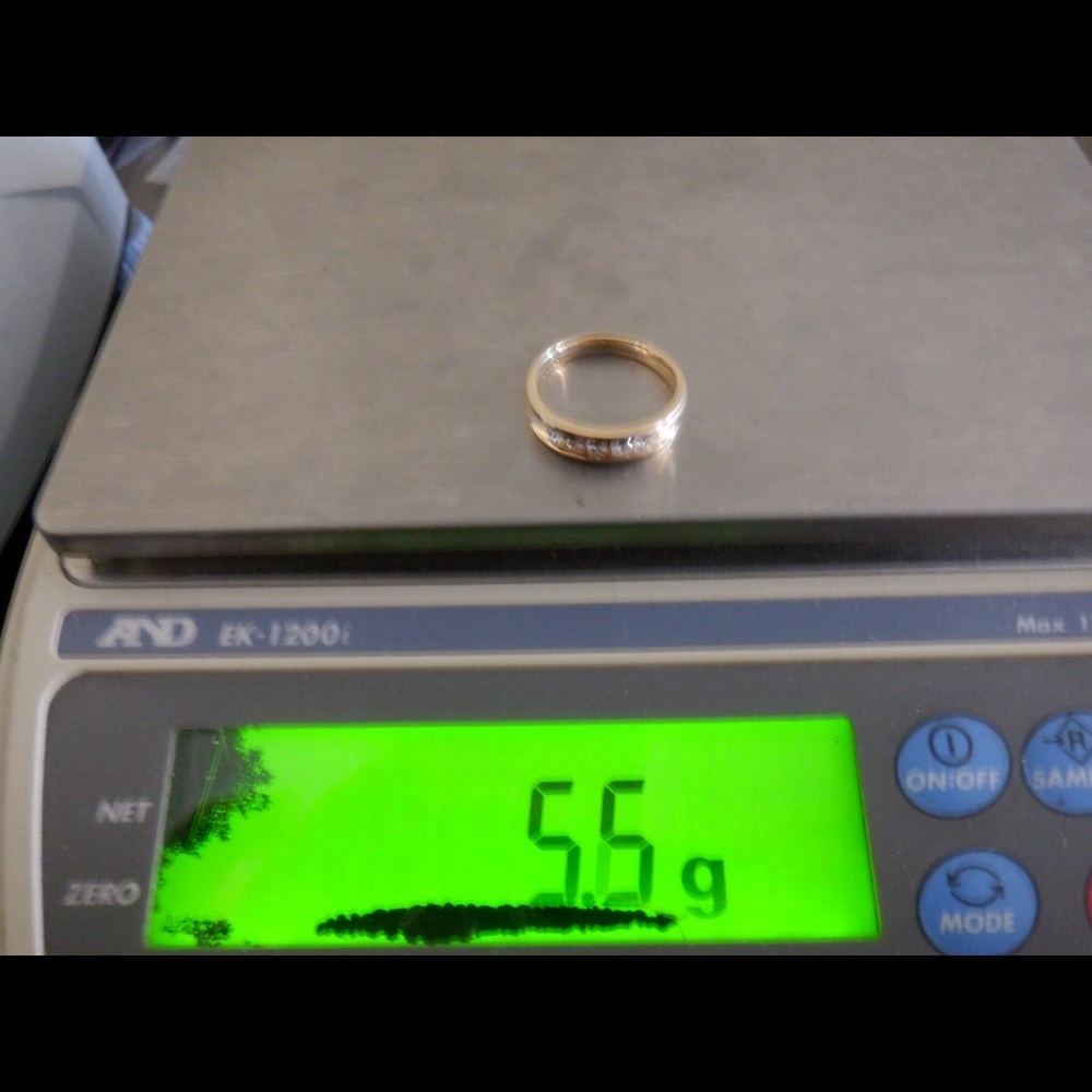 14k yellow gold diamonds wedding band - Picture 3 of 3
